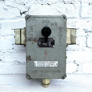 Interruptor eléctrico industrial vintage de la URSS, interruptor de búnker de la era soviética, interruptor de encendido Steampunk, interruptor de fábrica, decoración de pared para el hogar, fabricado en la década de 1980.