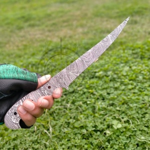 Handmade 2MM Flexible Damascus Steel Blank Blade Kitchen Chef Fillet Knife 11&quot; Inch Sharp Edge For Knife Making Twist Pattern Full Tang AR11