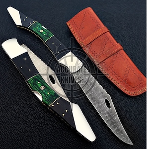 Cuchillo plegable de acero de Damasco, único en su tipo, hecho a mano y personalizado. Funda de cuero de 20,32 cm. Edición limitada. Hallazgo excepcional. Longitud total: 50,8 cm. Para regalo.
