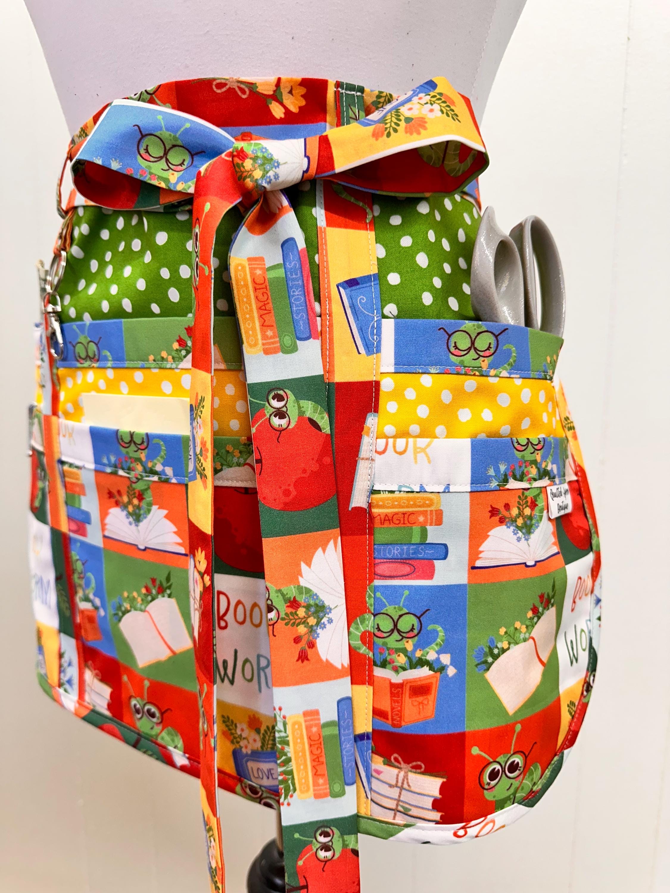 Bookworm Teacher Apron With Pockets – Classroom Utility Apron - Etsy