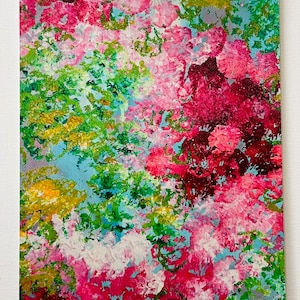 Puede incluir: Pintura abstracta con un diseño colorido, texturizado y en capas. La pintura presenta tonos de rosa, rojo, verde, azul y amarillo. La pintura se aplica en un estilo grueso e impasto, creando un efecto tridimensional.