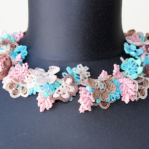 Colores pastel Chunky Crochet Collar hecho a mano Aguja Encaje Oya Crochet Collar Moda Crochet Dama de honor Chocker Collar de boda Idea de regalo