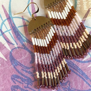 Boucles d&#39;oreilles en laiton à franges avec perles de rocaille : bijoux tendance bohème