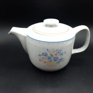 Vintage Corelle/Corning COUNTRY CORNFLOWER 5 Cup Porcelain teapot