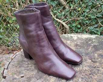 Vintage Brown Leather Ankle Boots by Mister Shoes - Women's Size 9M