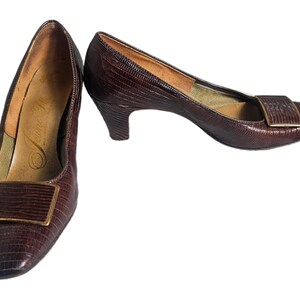 Vintage 1960s Mod Pilgrim Heels // Brown Alligator Lizard Slip On Buckle Pumps Sak Fifth Size 6 image 2