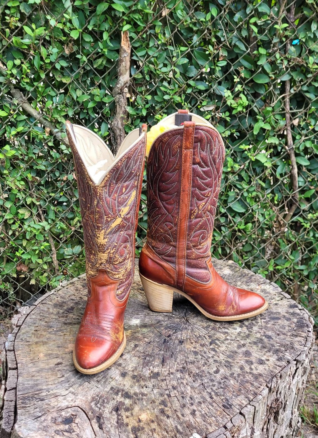 Vintage Dingo Cowboy Boots: Embroidered Leather Western Wear 