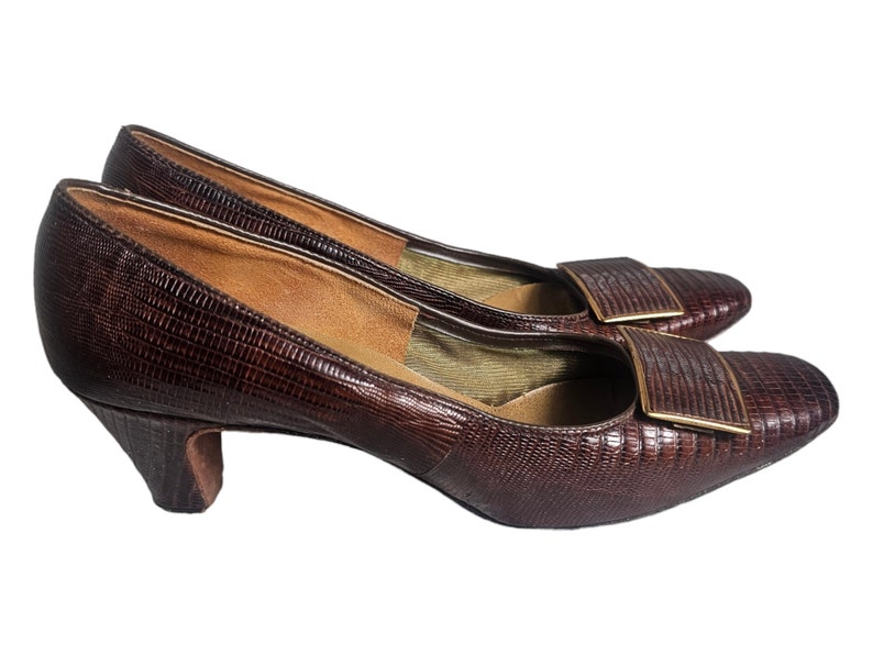 Vintage 1960s Mod Pilgrim Heels // Brown Alligator Lizard Slip On Buckle Pumps Sak Fifth Size 6 image 5