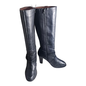 Bottes hauteur genou Corso Como en cuir noir style anglais avec fermeture éclair latérale taille 8,5