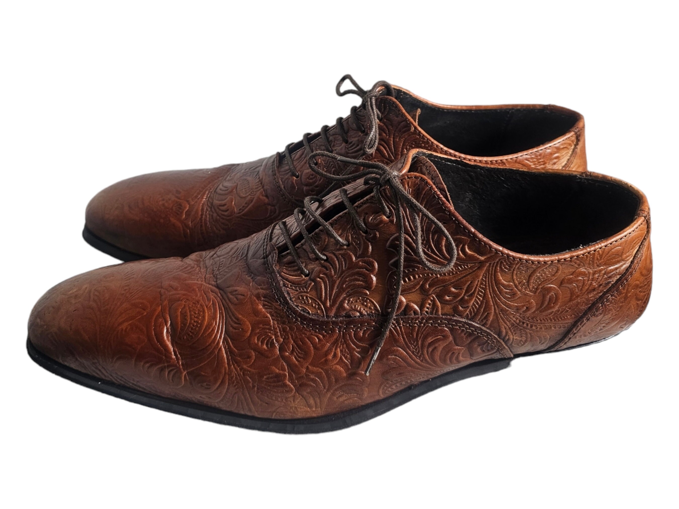 Embossed Leather Italian Shoes: Elegant Lace-up Oxfords 