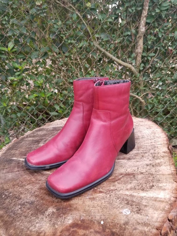 Sz. 7 Vintage Ankle Boots/ Red Genuine Leather/Zip