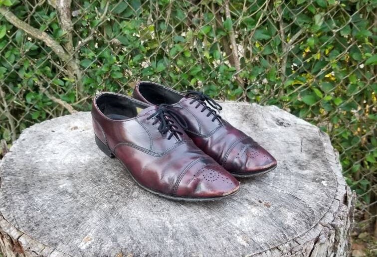 Classic Burgundy Leather Wingtip Oxfords, pre-owned, gently used Vintage Shoe Classics JcPenney Men main image 3