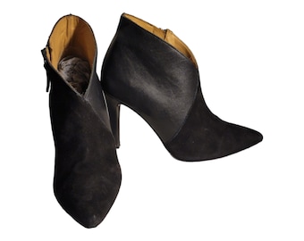 Curved Suede Heeled Ankle Booties/Suede Leather Side Zip Size 6 Made In Italy