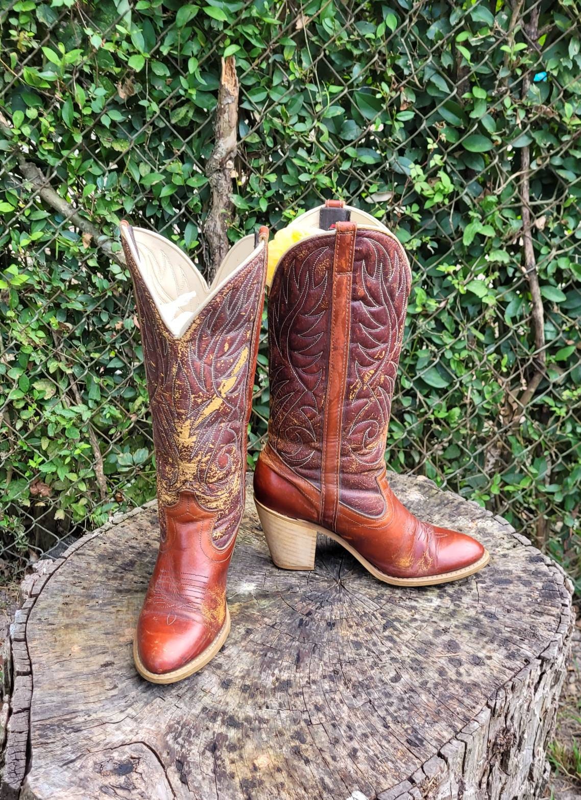 靴 rare 00s dingo concho western boots Vintage Dingo Cowboy Boots: Embroidered Leather Western Wear (size