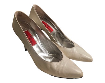 VINTAGE CHARLES JOURDAN “1921” White Slip-On Leather Heels, Sz 8.5/ Designer Glam Pumps 90s Vintage