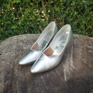 Sz 6.5 Vintage Pumps/ Genuine Leather High heel Shoes/1960s Glam Shoes