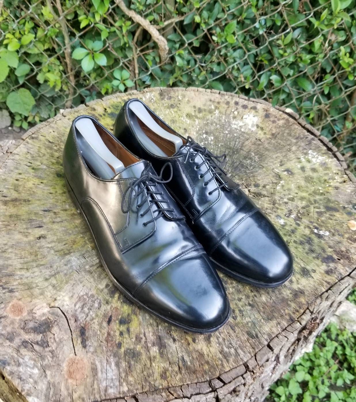 shoes with toe cap