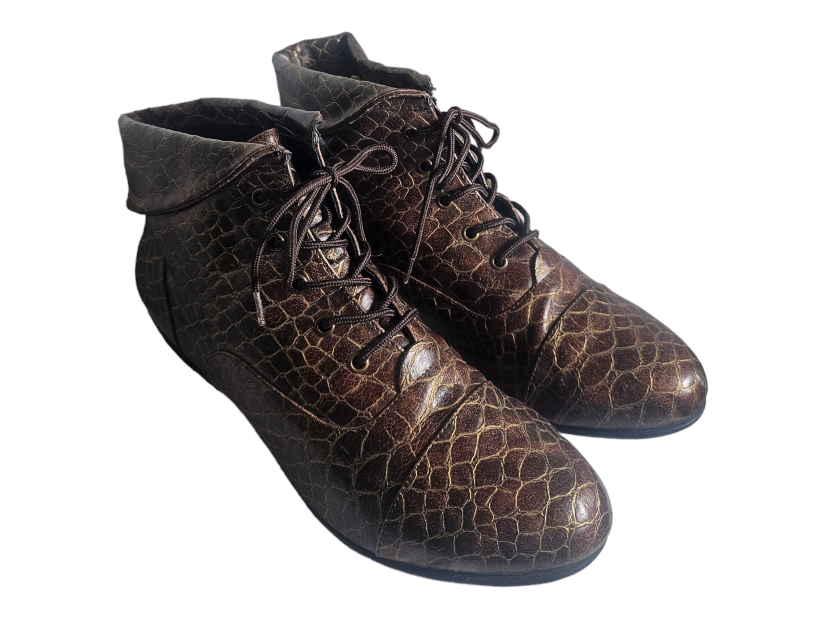 Elegant Dark Brown Croc-Embossed Chukka Boots Dark chocolate brown is the color of the season ?The  main image 3