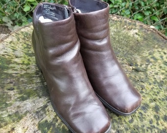 While Mountain “Darla” Brown Ankle Boots Size 6.5/Vintage Leather Zip Up Booties 90s