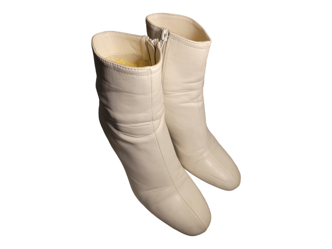 Vintage White Ankle Booties Short Zip Boots/size 7 Forever 21 White