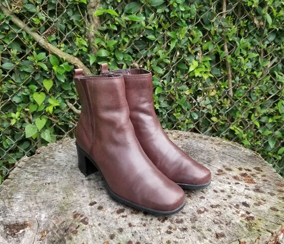 Clarks Vintage styles ankle boots/Chunky heel