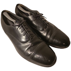 Vintage Bostonian Classics Black Leather Oxfords or Brogues