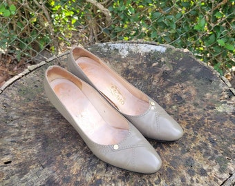 Vintage Salvatore Ferragamo Gray Leather Pumps - Italian Designer Shoes Size 7AA