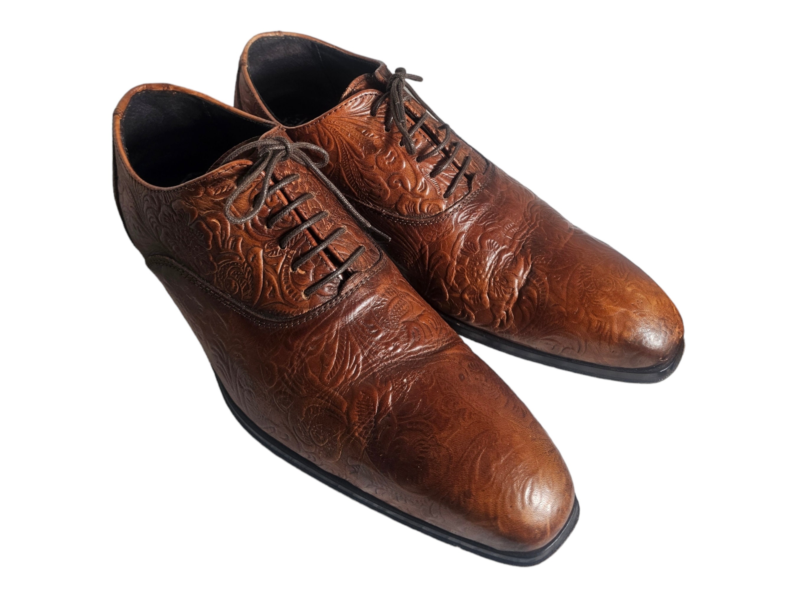 Embossed Leather Italian Shoes: Elegant Lace-up Oxfords 