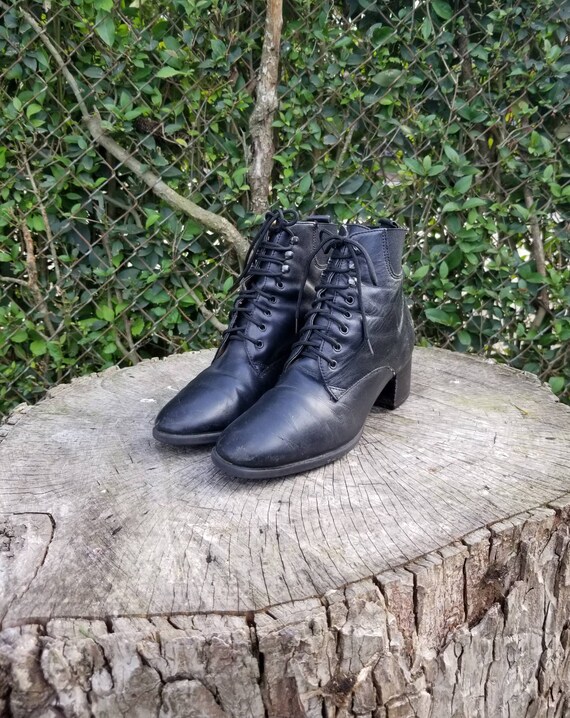 Sz 7 Vintage Ankle Boots/ Genuine Leather Lace Up