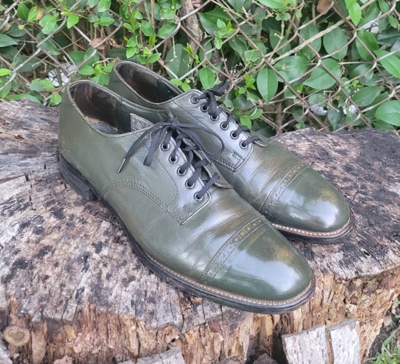 Vintage 60's STACY ADAMS Olive Green Leather Toe Cap Detail Vintage 60's STACY ADAMS Olive Green Leather Toe Cap Detail