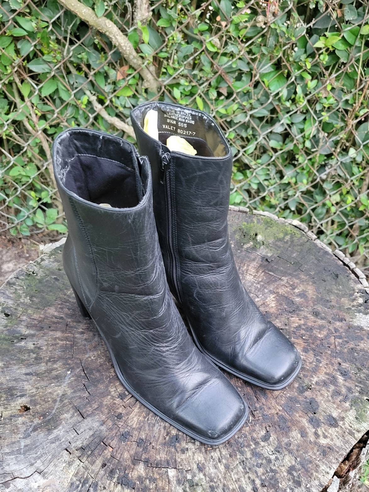 Size 8.5 Connie Heeled Ankle Zipper Boots/ Black High Heel