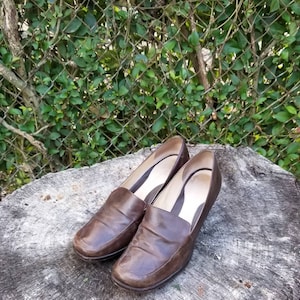 Sz 7.5 Vintage Brown Loafers/Italian Made Leather With Stacked Wooden Heel/1990s Womenswear