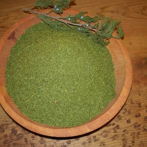 2 onças de agulha de cedro vermelho oriental (Juniperus virginiana) em pó, orgânico colhido manualmente no leste do Texas