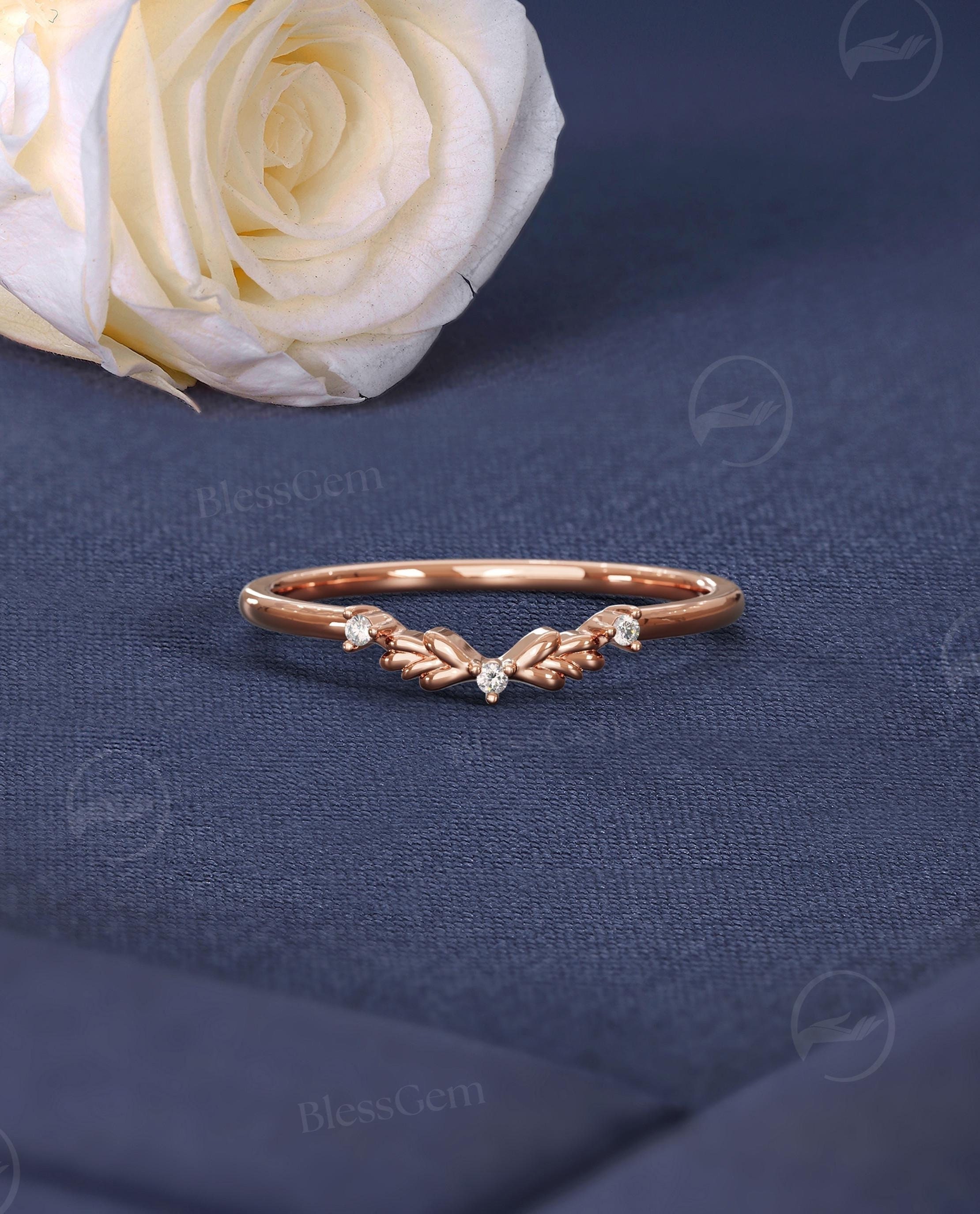 Nature Inspired Curved Wedding Band,Delicate Moissanite Leaf Wedding Ring,Unique Promise Gold Ring,Stacking Matching Ring,Handmade Ring