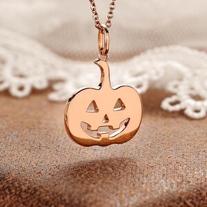 Collar de calabaza de Halloween de BlessGem • Oro rosa • Joyería navideña • Regalo para ella imagen 4