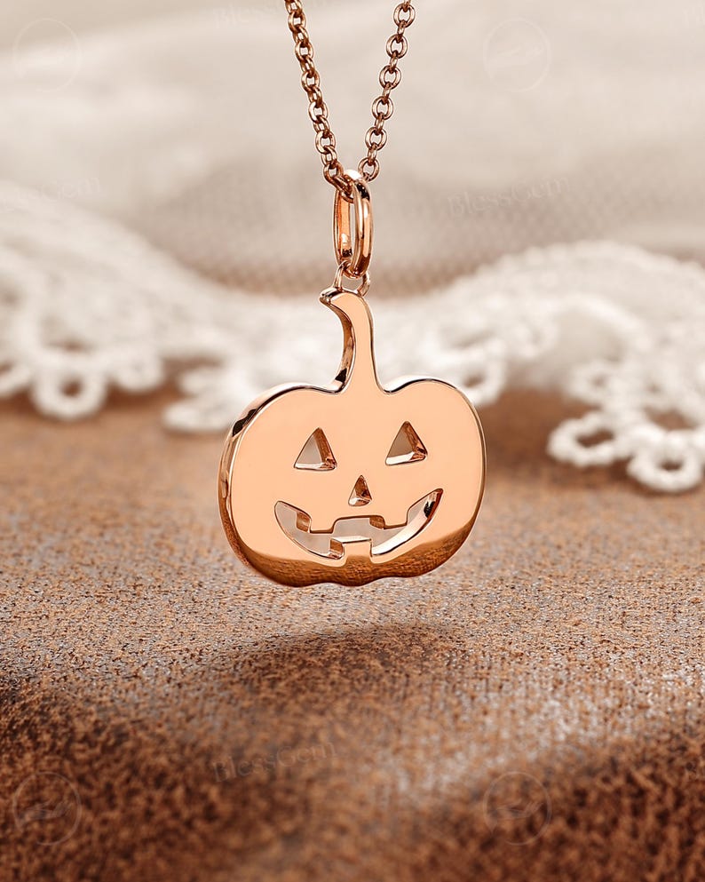 Collar de calabaza de Halloween de BlessGem • Oro rosa • Joyería navideña • Regalo para ella imagen 4