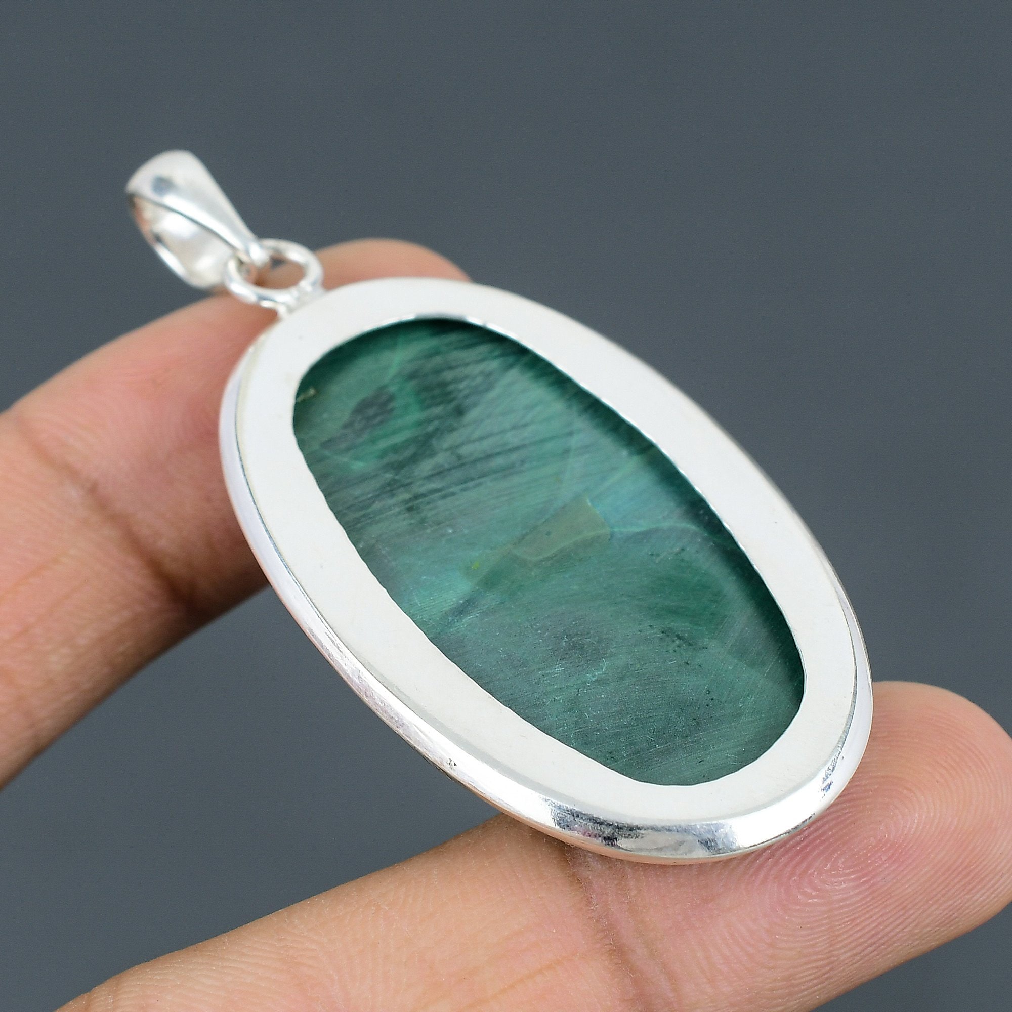 ハンドメイドオーバルマラカイトペンダント：925スターリングシルバー