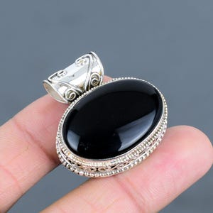 Colgante de ónix negro Colgante de plata de ley 925 Joyería vintage Colgante de piedras preciosas de alta calidad Colgante hecho a mano Regalos para él Joyería llamativa