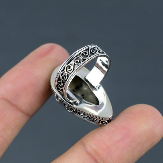 Anillos antiguos valiosos sale