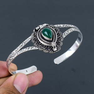 Bracciale con polsino in onice verde Bracciale con scatola di veleno Bracciale in argento sterling 925 Gioielli con pietre preziose fatti a mano Bracciale con polsino vintage Bracciale con polsino regolabile