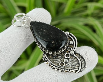 Ciondolo Nuummite fatto a mano: gioiello in argento sterling 925 con pietre preziose