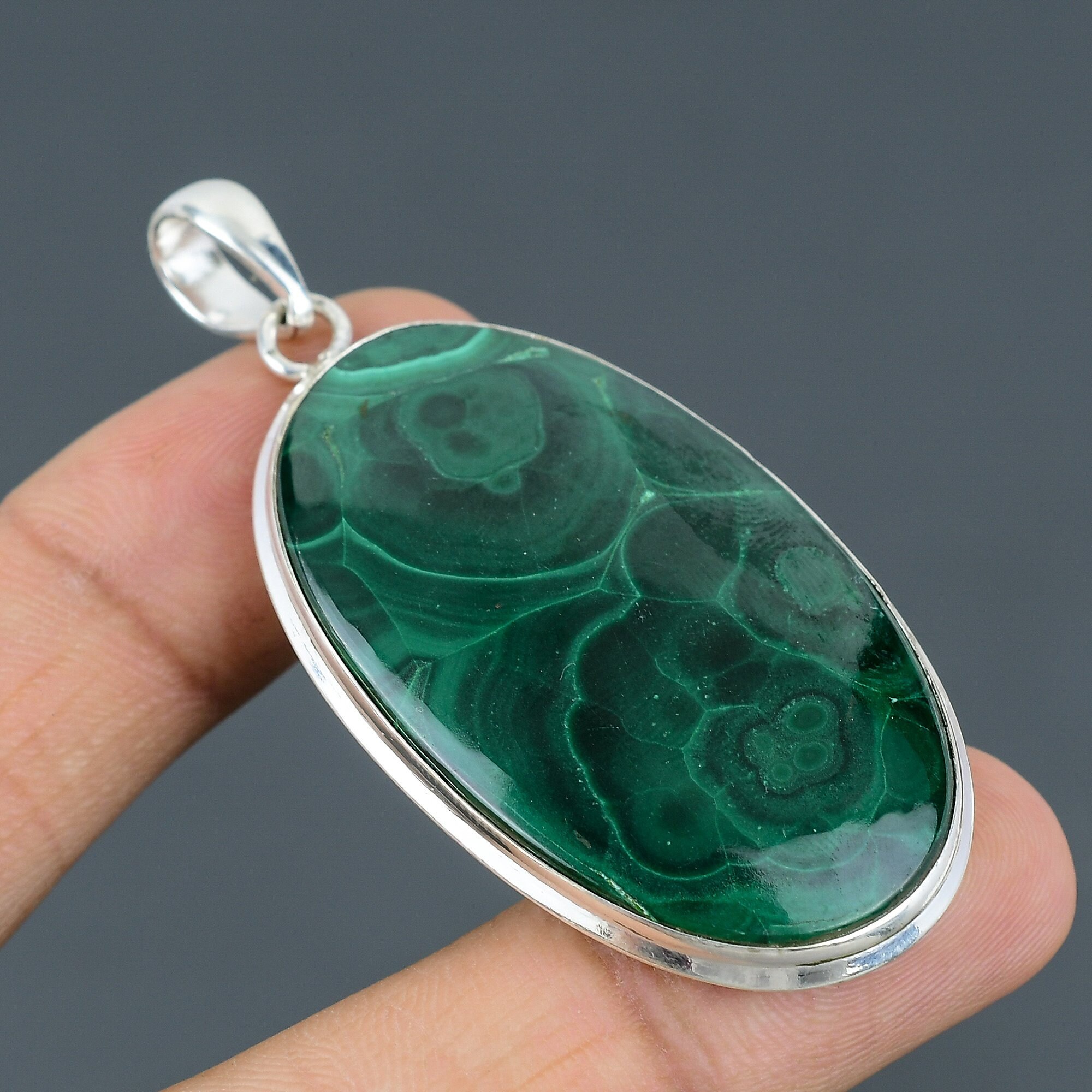 ハンドメイドオーバルマラカイトペンダント：925スターリングシルバー