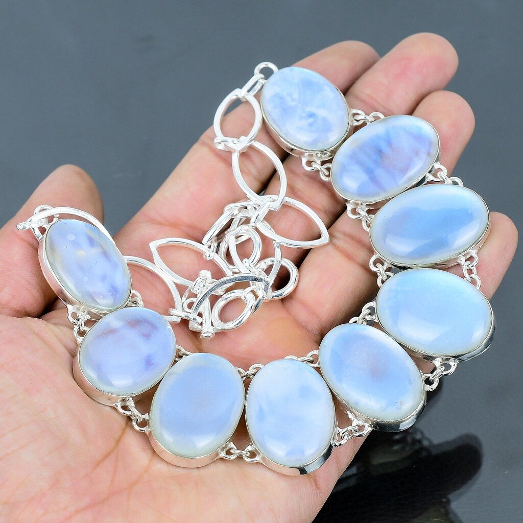 Collana Con Ciondolo In Argento Sterling 925 E Pietra Di Luna Arcobaleno Naturale. Un Gioiello Delicato A Forma Di Foglia, Con Catena 50 Cm. Perfetto Per Un Regalo Pieno Di Significato.