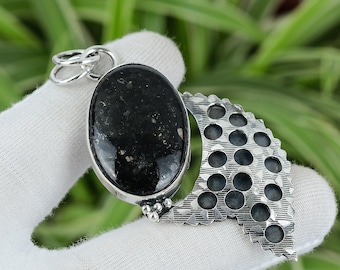 Ciondolo Nuummite fatto a mano: gioiello in argento sterling 925 con pietre preziose