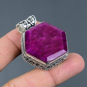 Colgante de rubí de Cachemira facetado, colgante de plata de ley 925, colgante de piedra preciosa hecho a mano, joyería de diseñador, hermoso colgante vintage, regalo para mamá