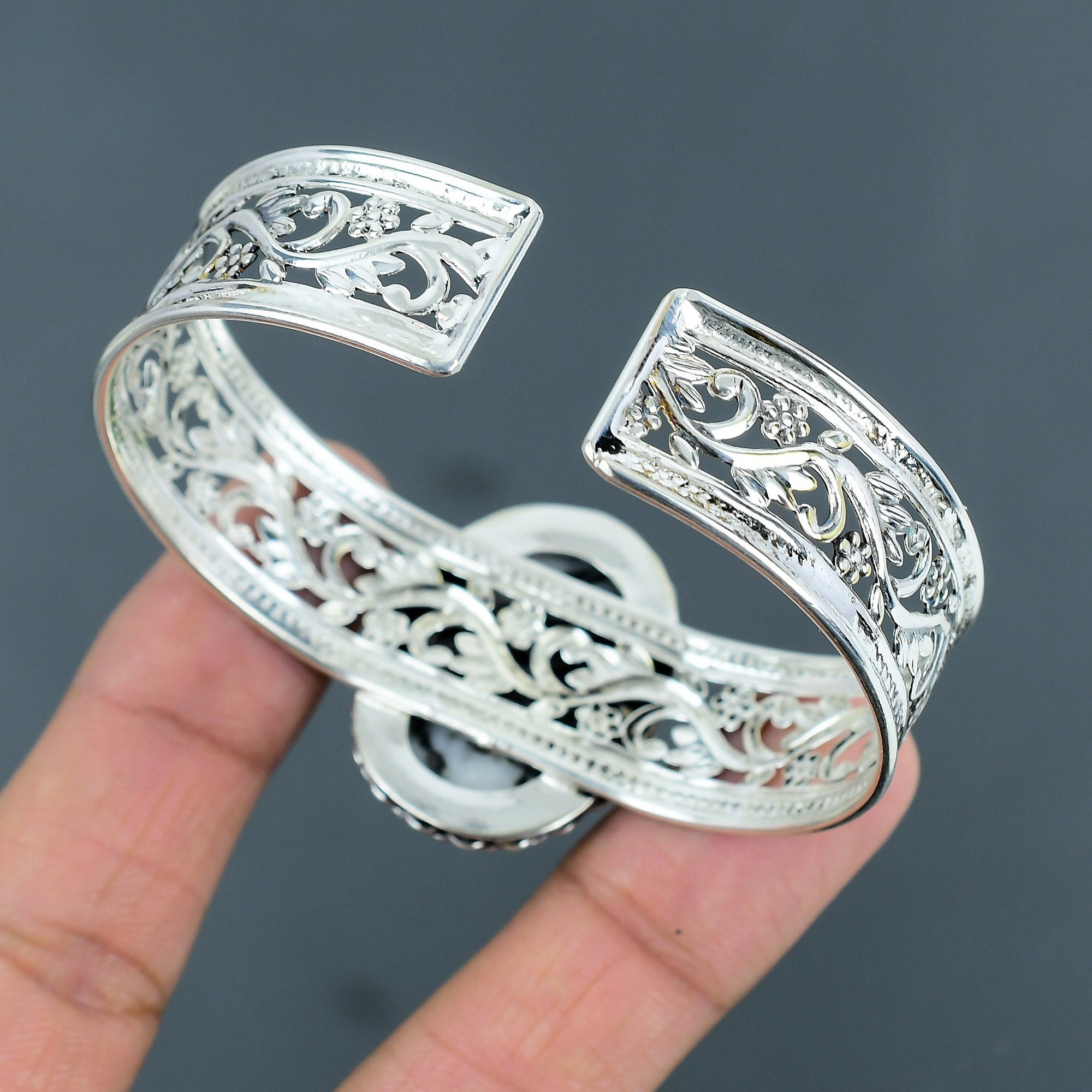 ホワイトバッファローターコイズバングル：ハンドメイド925