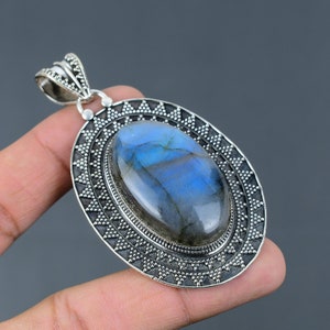 Handmade Labradorite 925 Sterling Silver Pendant: Vintage Gemstone Jewelry
