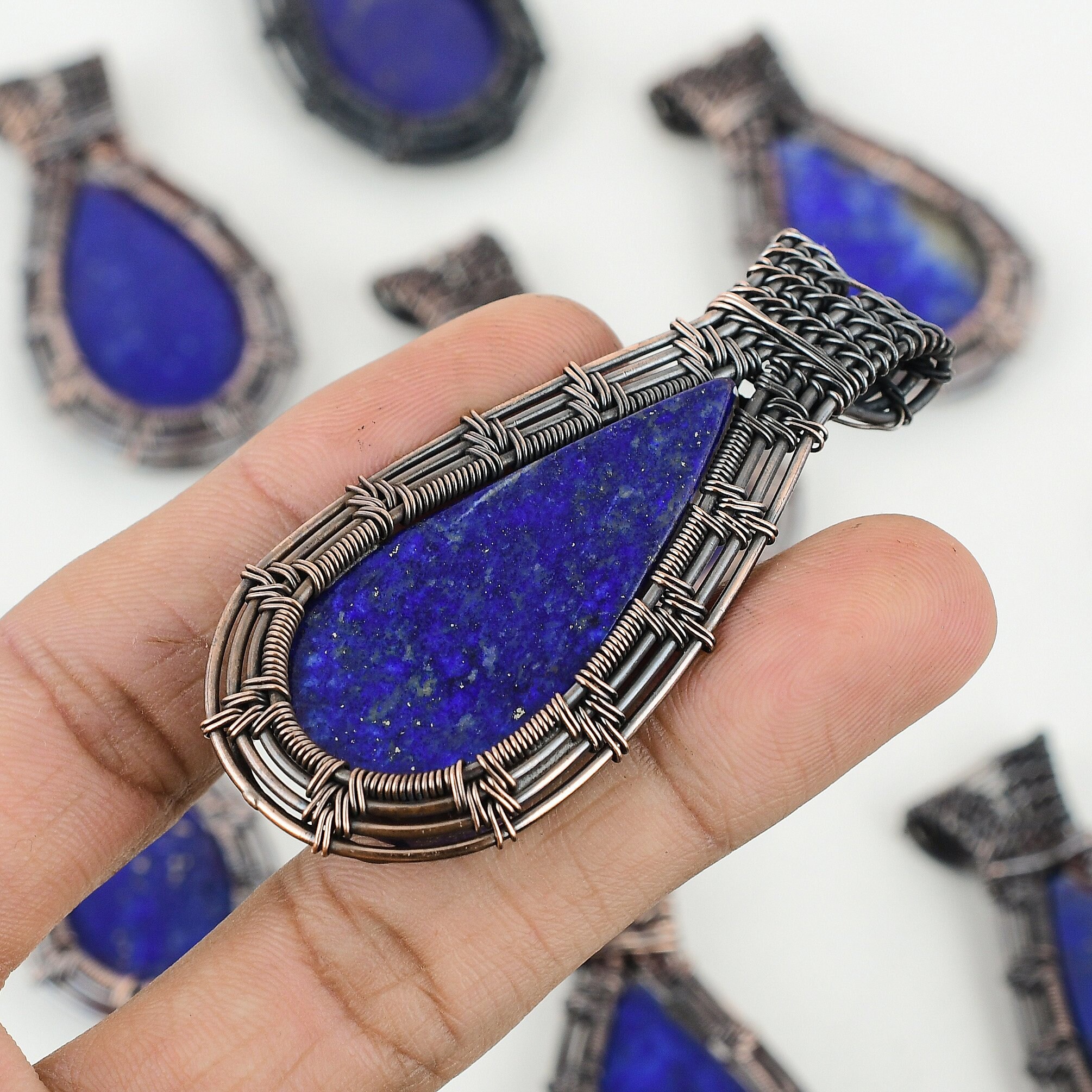手作りの洋梨型ラピスラズリ銅線巻きペンダント - Etsy 日本