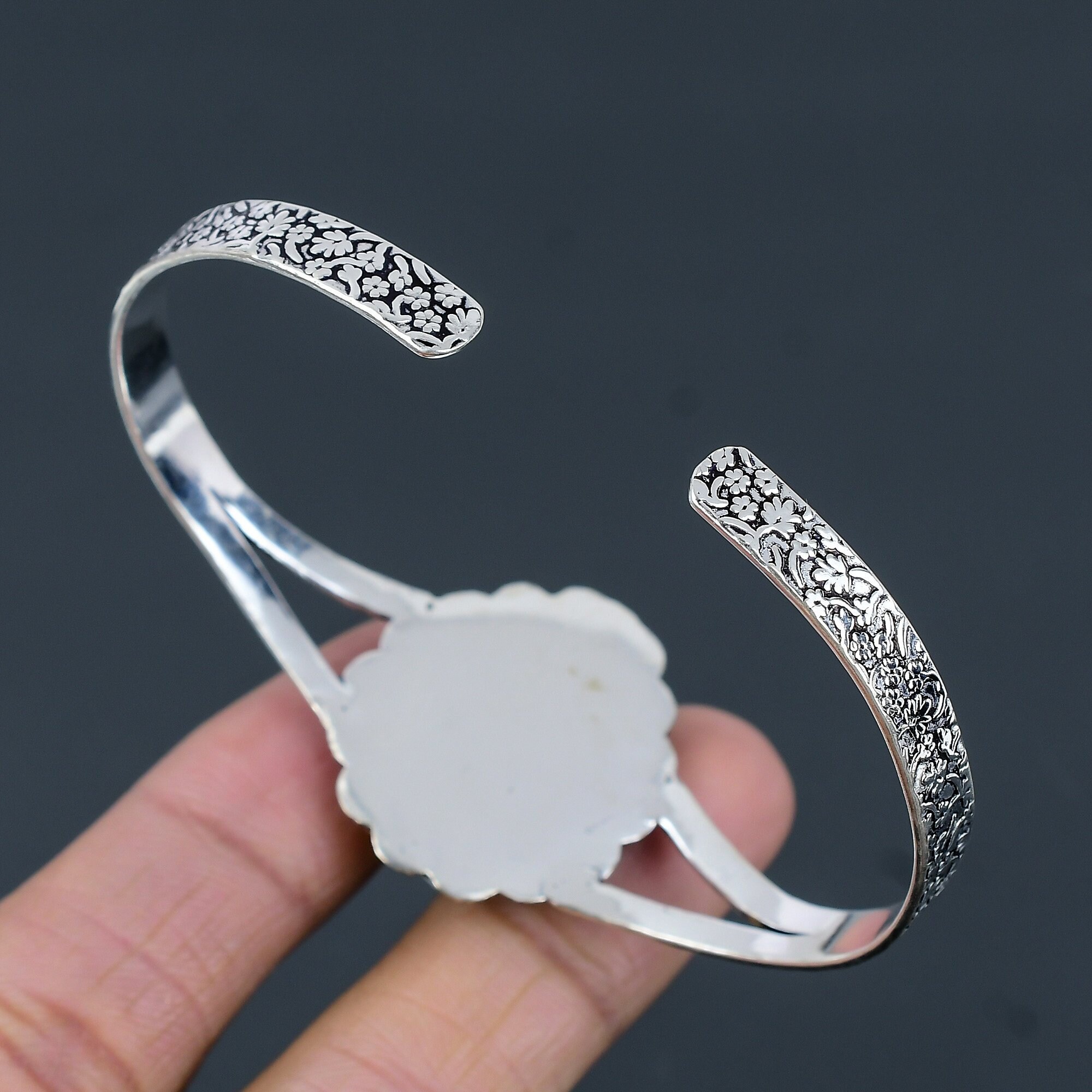 【関税込み】Toy Cuff Bracelet - Ivi - Green Onyx - Or FAMC024.jpg?v=1720632609&width