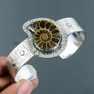 Bracciale fossile di ammonite Bracciale in argento sterling 925 Bracciale regolabile Bracciale in pietra preziosa naturale Bracciale nuovissimo fatto a mano Regali per lui